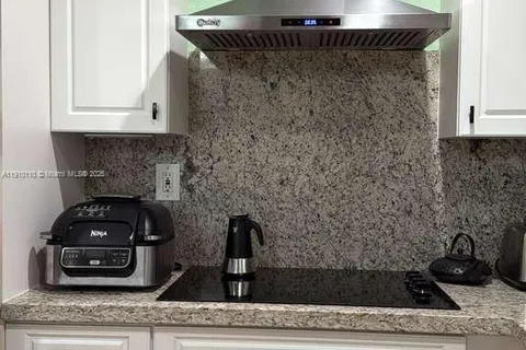 2065 SE 14th St, Homestead FL 33035