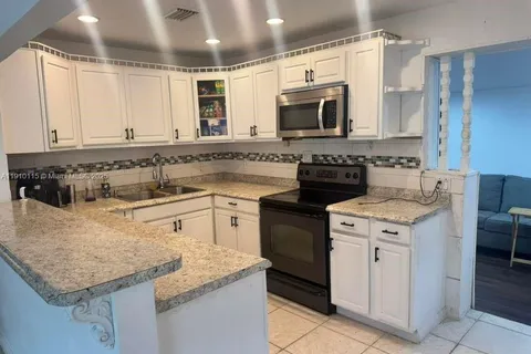 1517 NW 58th Ave, Margate FL 33063