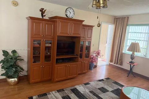 410 SE 2nd St # 105, Hallandale Beach FL 33009