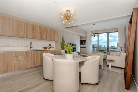 2960 NE 207th St # 1112, Aventura FL 33180