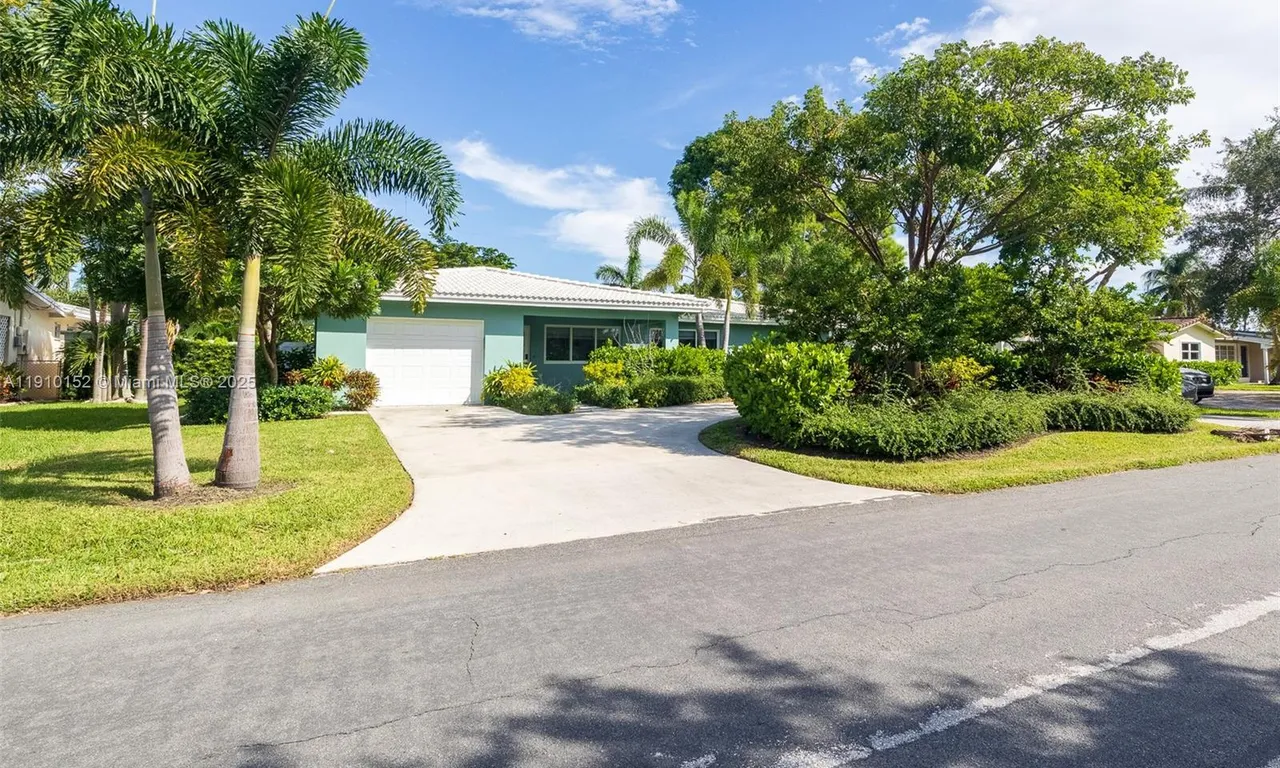 121 SE 7th St, Pompano Beach FL 33060