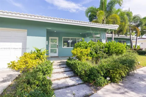 121 SE 7th St, Pompano Beach FL 33060