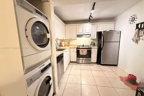 711 N Pine Island Rd # 107, Plantation FL 33324