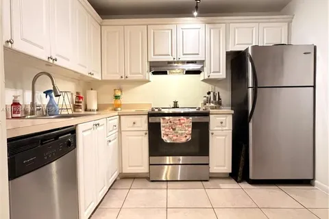 711 N Pine Island Rd # 107, Plantation FL 33324