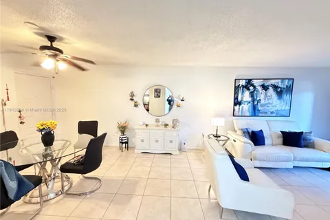 711 N Pine Island Rd # 107, Plantation FL 33324