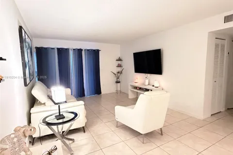 711 N Pine Island Rd # 107, Plantation FL 33324