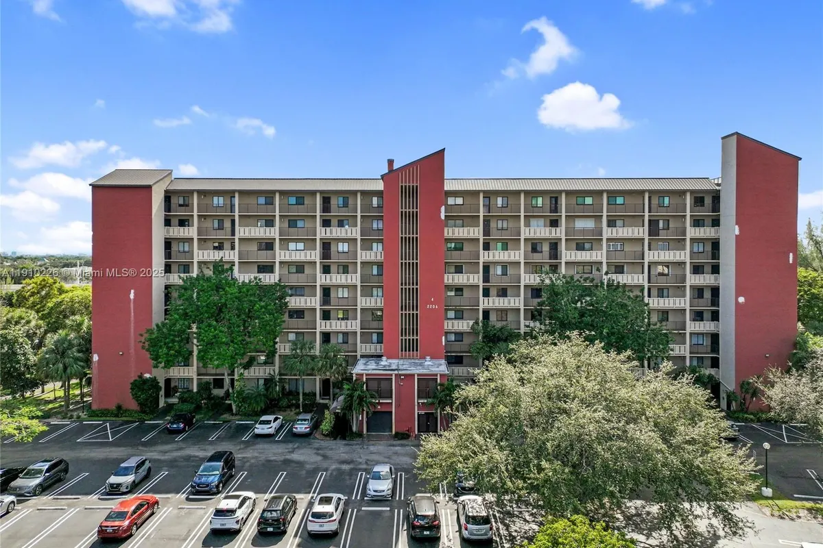 2206 S Cypress Bend Dr # 801, Pompano Beach FL 33069