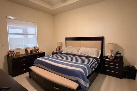 470 SE 34th Ter, Homestead FL 33033