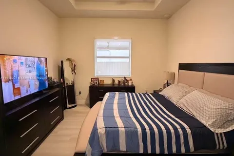 470 SE 34th Ter, Homestead FL 33033