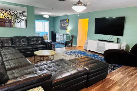 8600 NW 25th Ct, Sunrise FL 33322