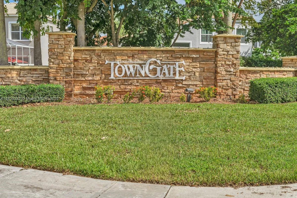 15697 NW 12th Pl, Pembroke Pines FL 33028