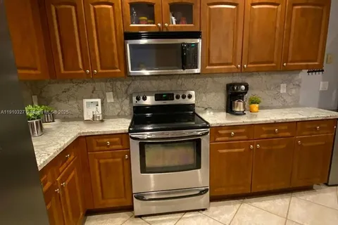 1032 Sequoia Ln, Weston FL 33327