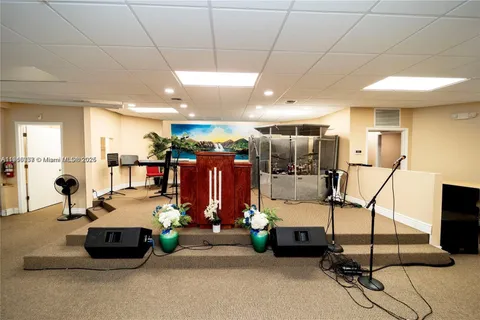 6180 NW 11th St # 4, Sunrise FL 33313