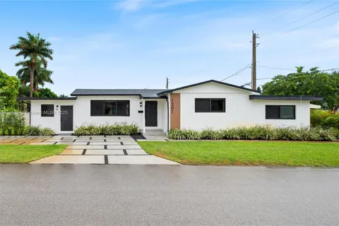 1201 N 16th Ave, Hollywood FL 33020