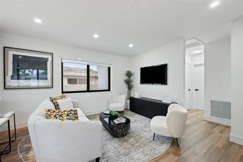 1201 N 16th Ave, Hollywood FL 33020