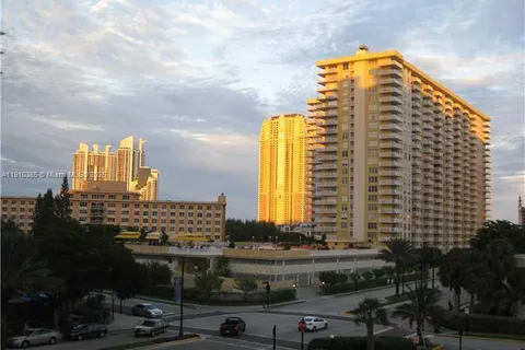 231 174th ST # 320, Sunny Isles Beach FL 33160