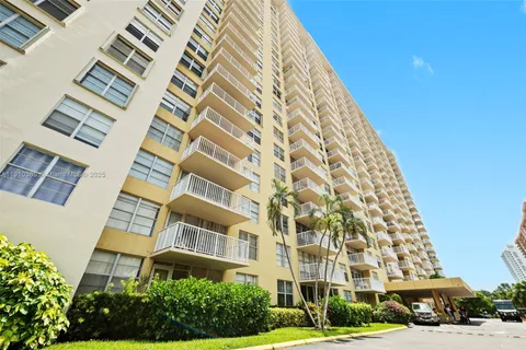 231 174th ST # 320, Sunny Isles Beach FL 33160
