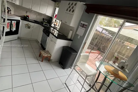 1327 Seagrape Cir, Weston FL 33326