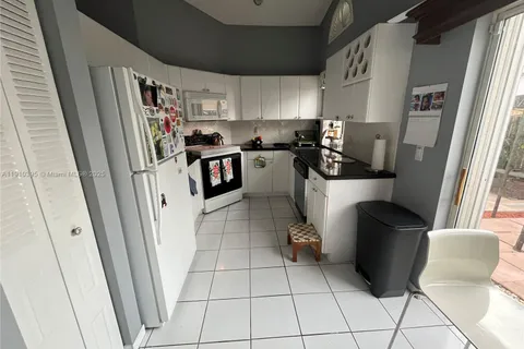 1327 Seagrape Cir, Weston FL 33326