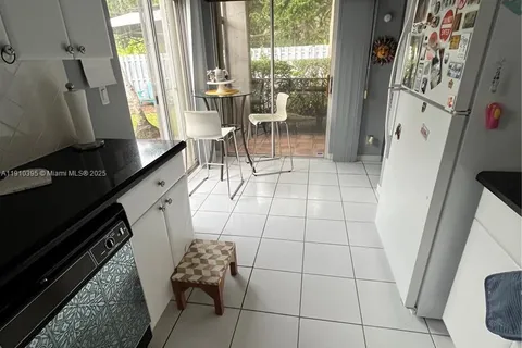 1327 Seagrape Cir, Weston FL 33326