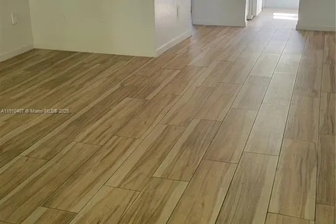 655 Meridian Ave # 4, Miami Beach FL 33139