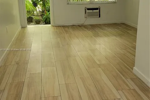 655 Meridian Ave # 4, Miami Beach FL 33139