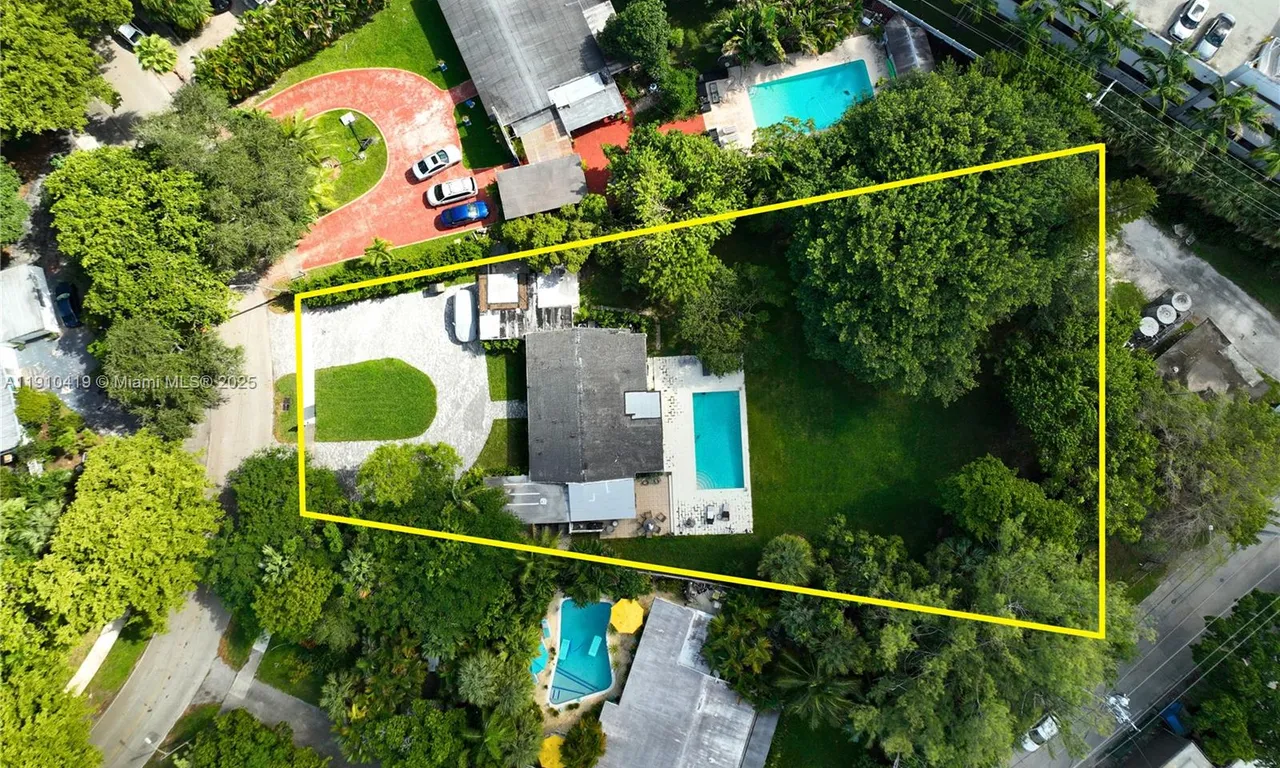 12500 Alamanda Dr, North Miami FL 33181