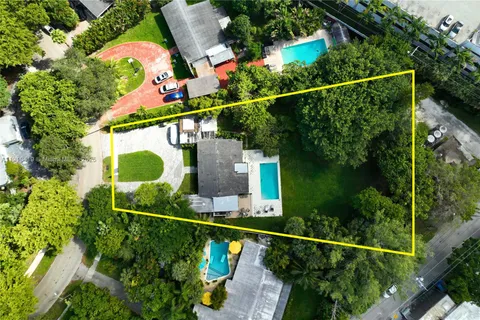 12500 Alamanda Dr, North Miami FL 33181