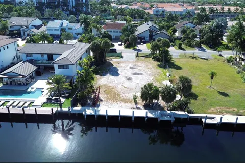 460 Holiday Dr, Hallandale Beach FL 33009