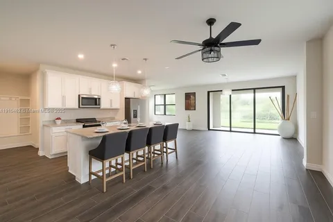 4628 E Pinehurst Trl E, Oakland Park FL 33309