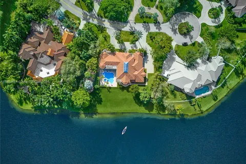 2939 Paddock Ln, Weston FL 33331