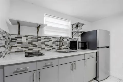 901 NW 34th Ter, Lauderhill FL 33311