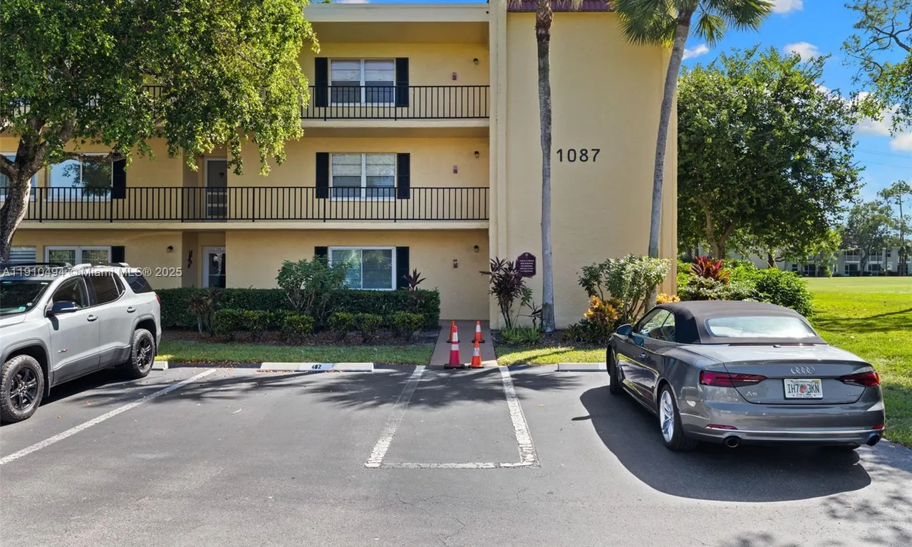 1087 Forest Lakes Drive # 309, Naples FL 34105