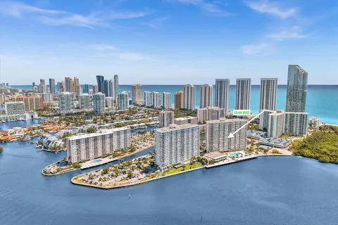 300 Bayview Dr # 902, Sunny Isles Beach FL 33160