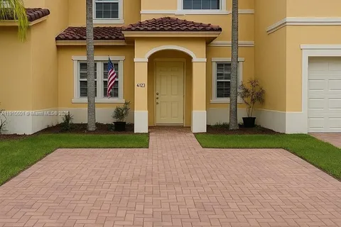 4123 NE 24th St, Homestead FL 33033