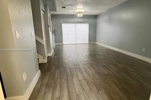 4123 NE 24th St, Homestead FL 33033