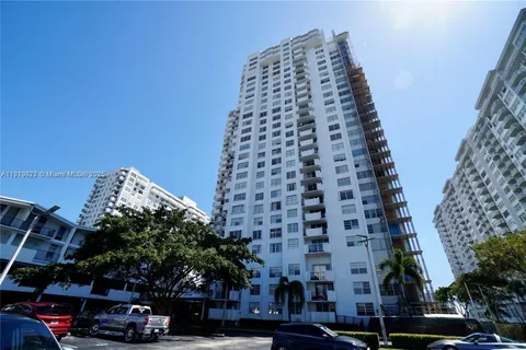 2780 NE 183rd St # 408, Aventura FL 33160