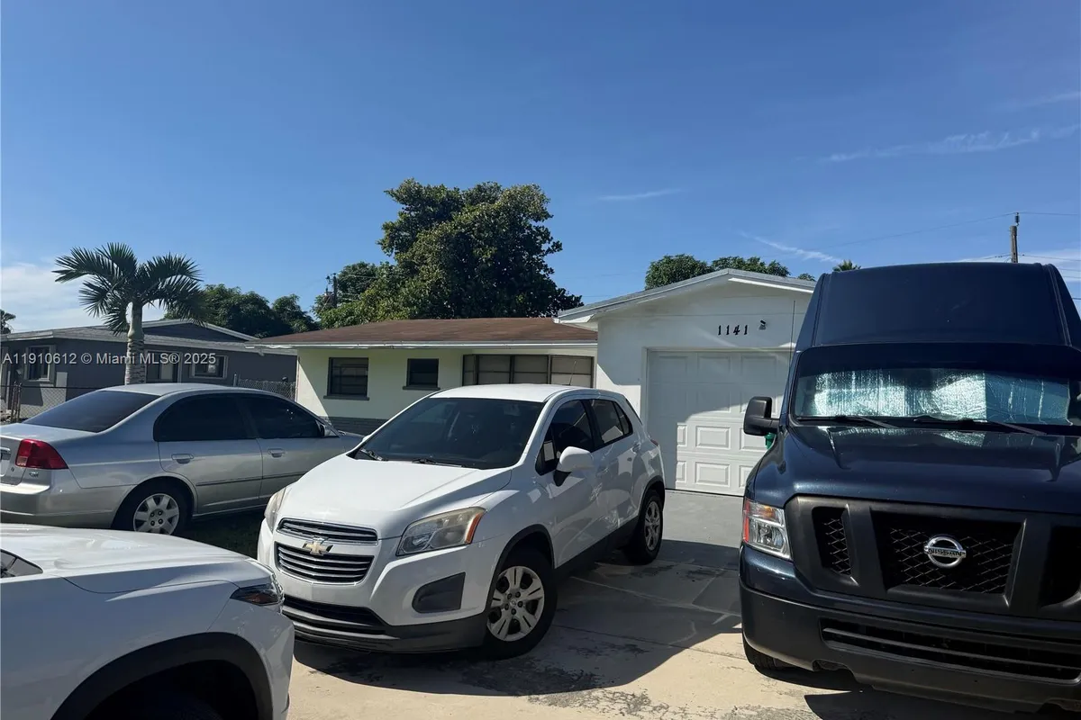 1141 NW 41st Ter, Lauderhill FL 33313