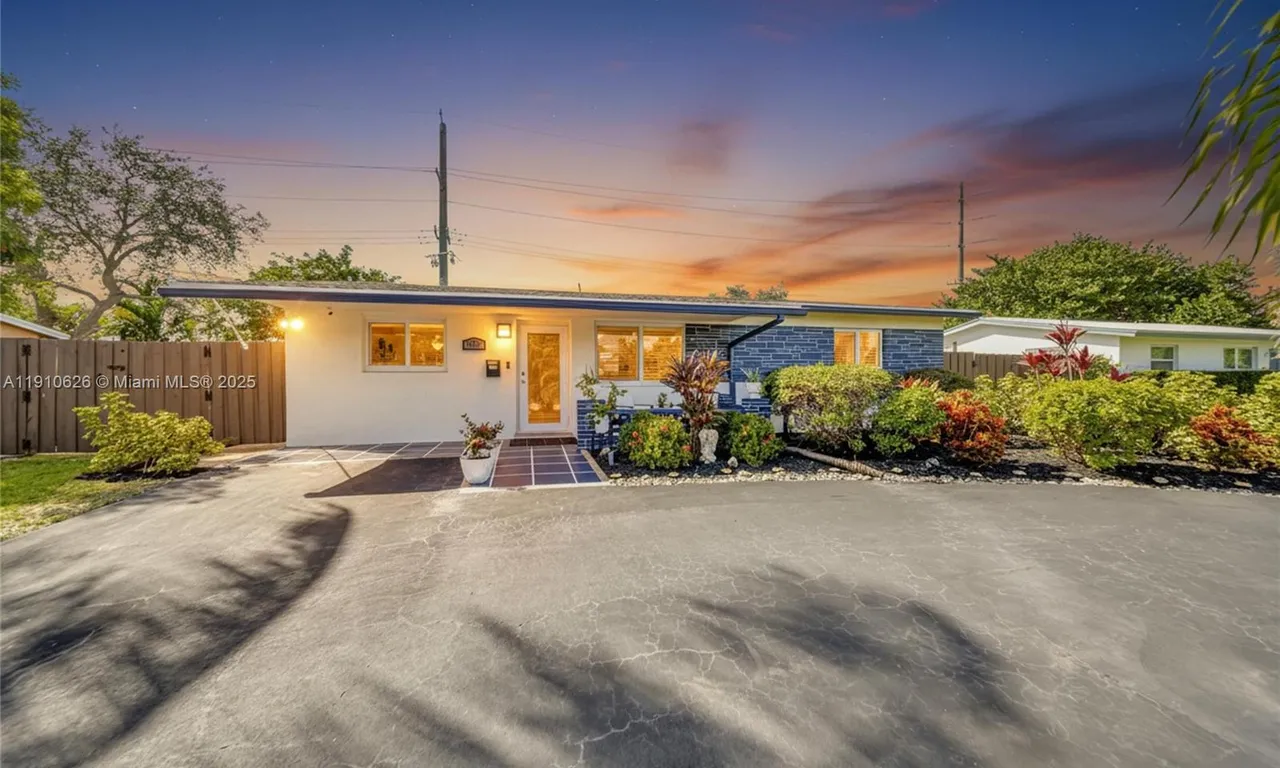 4881 NE 13th Ave, Oakland Park FL 33334