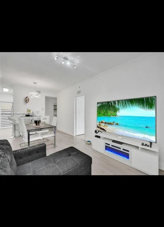 3374 W 80th St # 101, Hialeah FL 33018