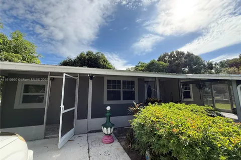 327 Mongomery Ave, Fort Myers FL 33905