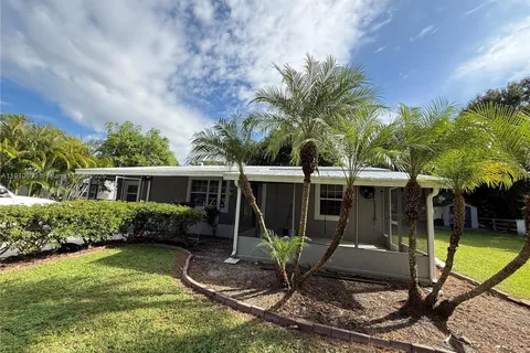 327 Mongomery Ave, Fort Myers FL 33905