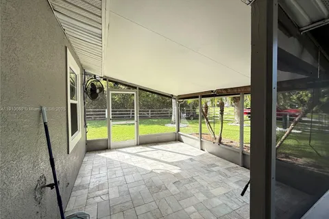 327 Mongomery Ave, Fort Myers FL 33905