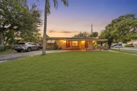 741 SW 2nd Ct, Hallandale Beach FL 33009