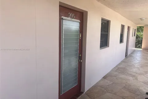 10123 Sunrise Lakes Blvd # 205, Sunrise FL 33322