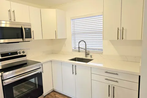 10123 Sunrise Lakes Blvd # 205, Sunrise FL 33322