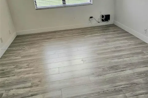 10123 Sunrise Lakes Blvd # 205, Sunrise FL 33322