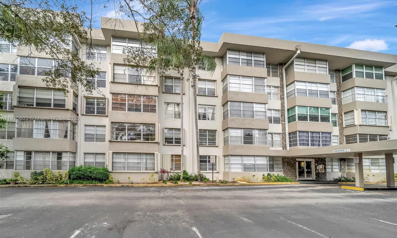 6700 Cypress Rd # 105, Plantation FL 33317