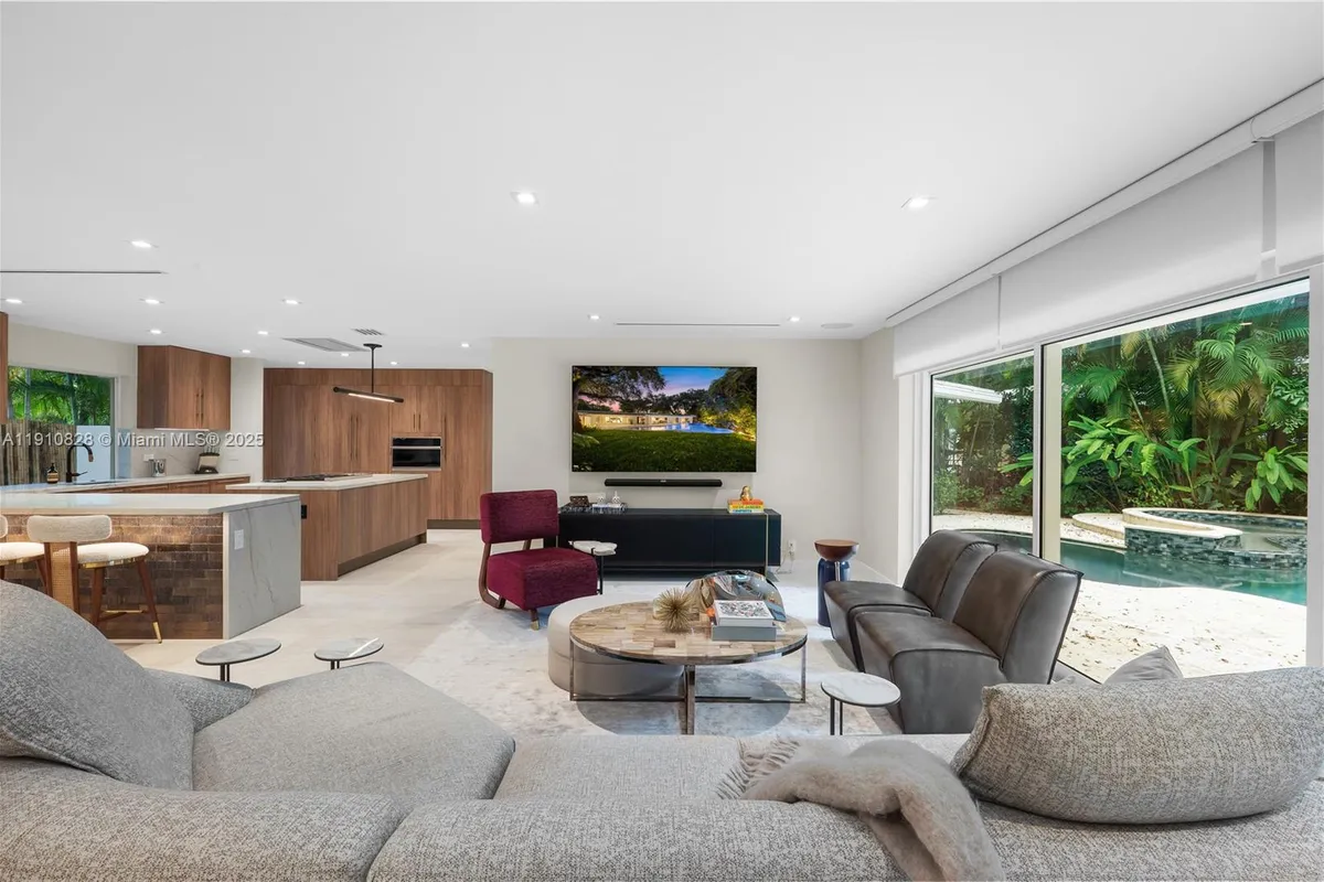 1075 NE 99th St, Miami Shores FL 33138