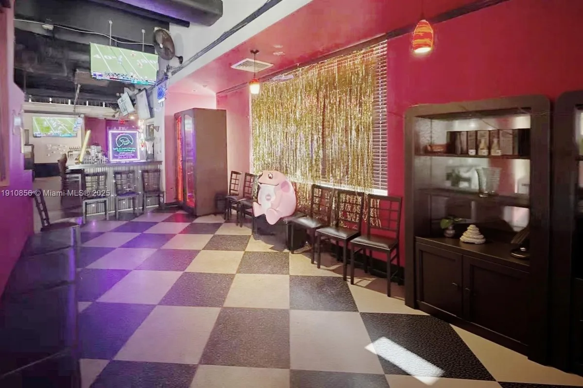 7225 W OKALAND PARD BLVD, Lauderhill FL 33313